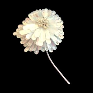 broche Trovelore fleur de chrysanthème ivoire